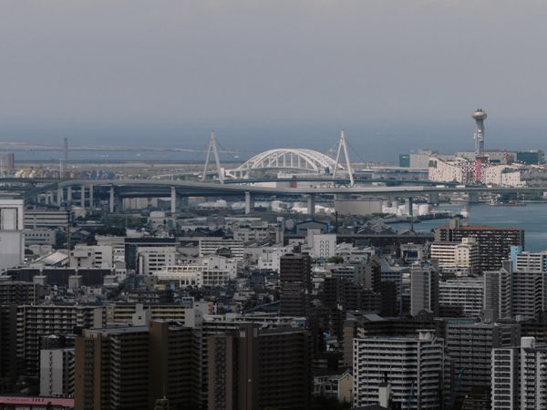 Emergencia - Grandes Ciudades = Servicios de Emergencia Muy Ocupados