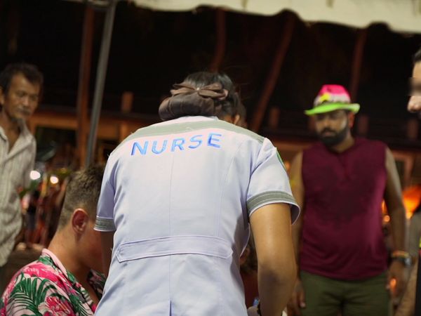 Emergencia - Servicios de Emergencia Que Abordan el Exceso de Jóvenes