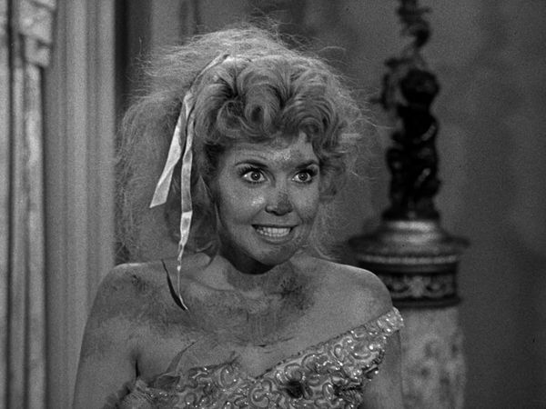 The Beverly Hillbillies - Elly Needs A Maw