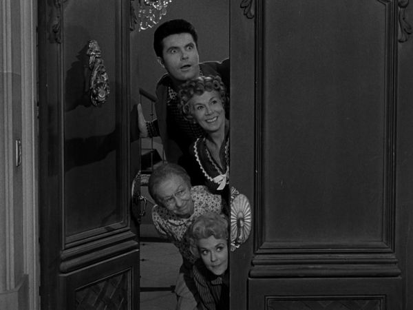 The Beverly Hillbillies - Duke Steals A Wife