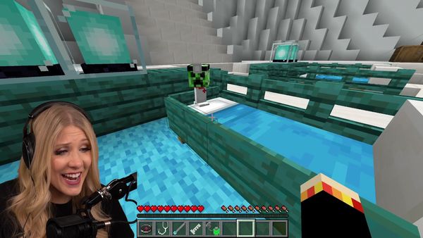 BriannaPlayz - Minecraft but with Holiday Hearts / I Survived 100 Days as a Nurse in Minecraft