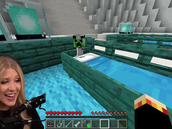 BriannaPlayz - Minecraft but with Holiday Hearts / I Survived 100 Days as a Nurse in Minecraft