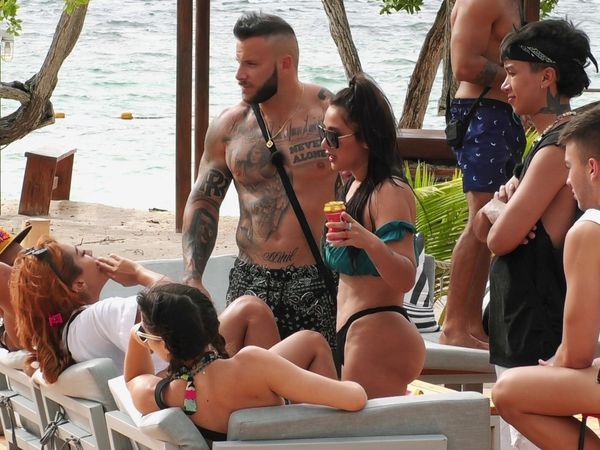 La Venganza de los Ex VIP - Tronó la pistolita