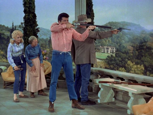 The Beverly Hillbillies - Mrs. Drysdale's Father