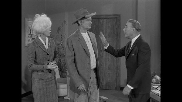 The Beverly Hillbillies - Granny's Romance