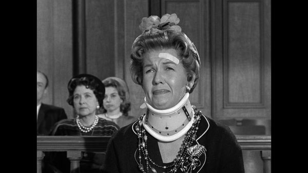 The Beverly Hillbillies - The Clampetts In Court