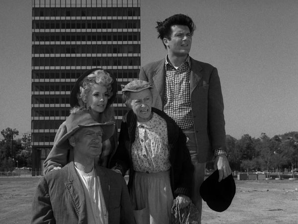 The Beverly Hillbillies - The Bank Raising