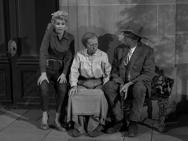 The Beverly Hillbillies - The Race For Queen