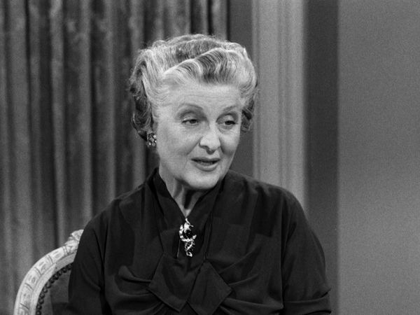 The Beverly Hillbillies - The Clampetts Get Culture