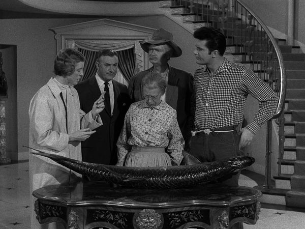 The Beverly Hillbillies - The Clampetts Go Fishing