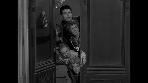 The Beverly Hillbillies - Duke Steals A Wife