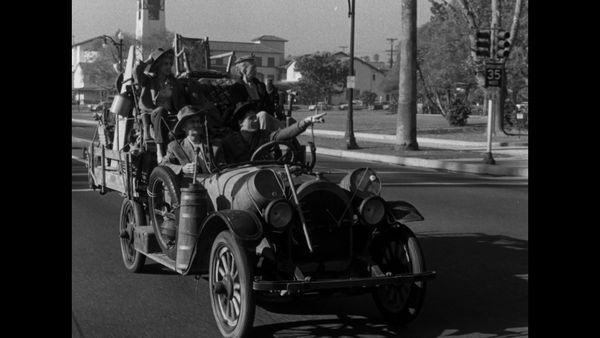 The Beverly Hillbillies - Clampetts Strike Oil