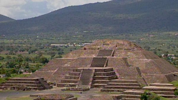 Mysterious Places with Stacy Keach - Teotihuacan: City of the Gods