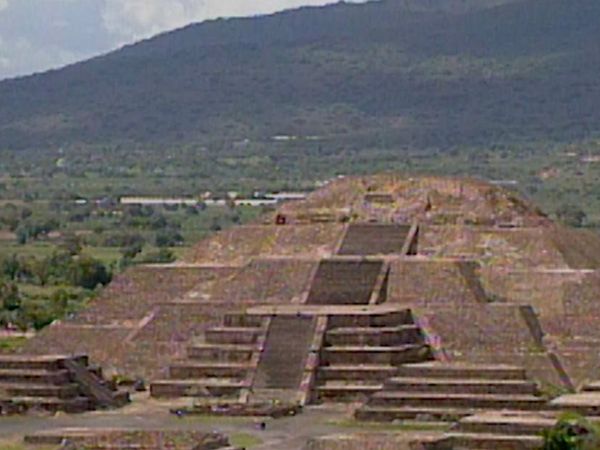 Mysterious Places with Stacy Keach - Teotihuacan: City of the Gods