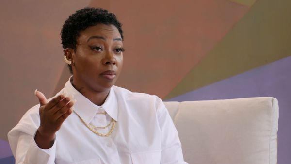 Jovens e Mães - Reunião em Família - Alguma Coisa Suspeita