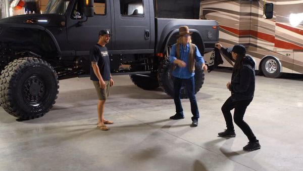 Big Kenny's Crank It Up Garage - MRAP