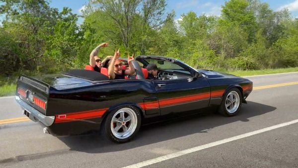 Big Kenny's Crank It Up Garage - Mustang