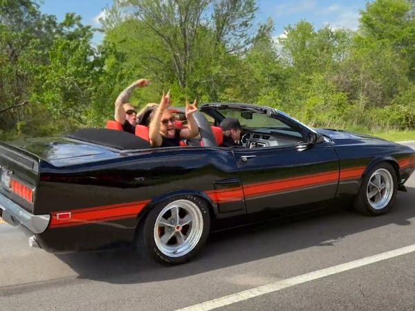 Big Kenny's Crank It Up Garage - Mustang