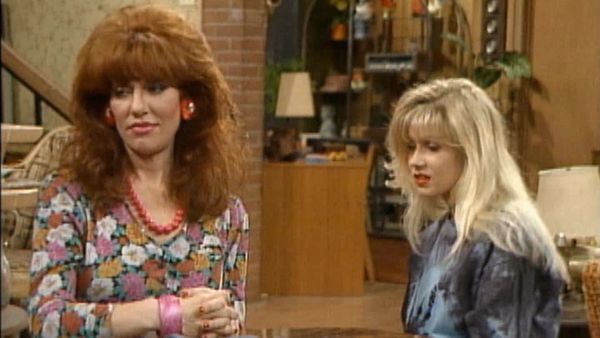 Married... With Children - Can't Dance, Don't Ask Me (aka Kelly's Dance)