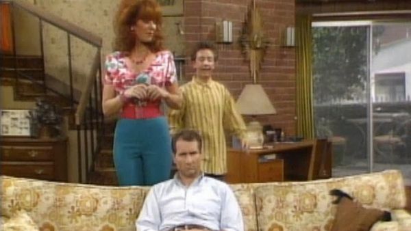 Married... With Children - Kelly Bounces Back