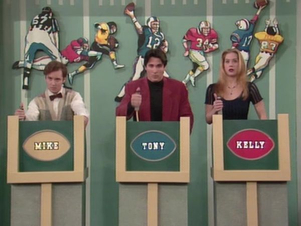 Married... With Children - Kelly Knows Something
