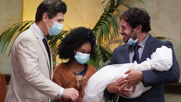 The Conners - Birthdays, Babies and Emotional Support Chickens