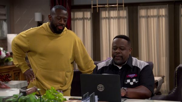 The Neighborhood - Welcome to the Pit Stop, How May I Help You? (S5E2)