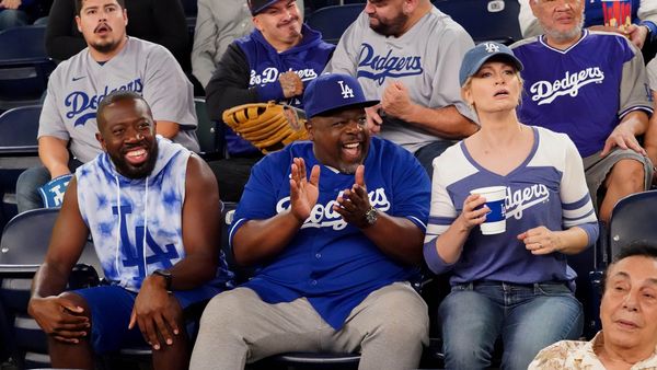 The Neighborhood - Welcome to the Ballgame