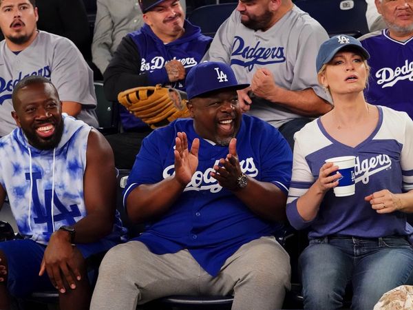 The Neighborhood - Welcome to the Ballgame