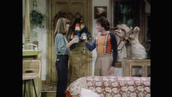 Mork & Mindy - Mork Moves In