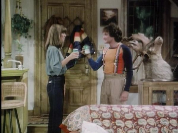 Mork & Mindy - Mork Moves In