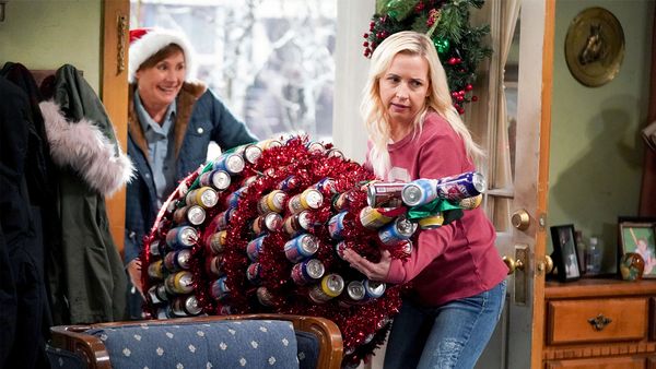 The Conners - Yard Sale, Phone Fail and a College Betrayal