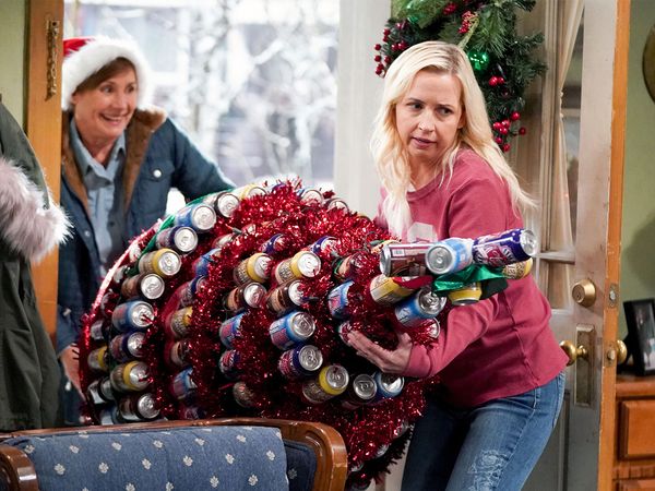 The Conners - Yard Sale, Phone Fail and a College Betrayal