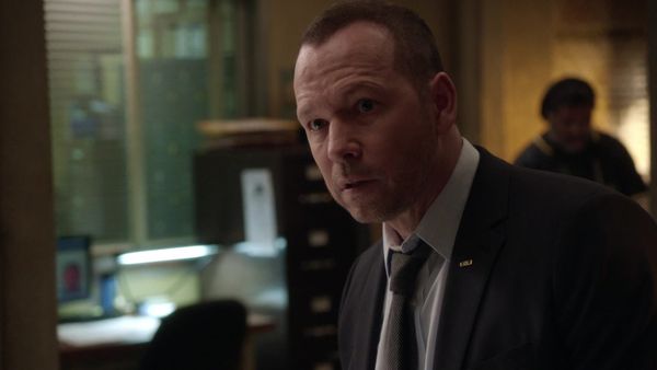 Blue Bloods, en español - Traición
