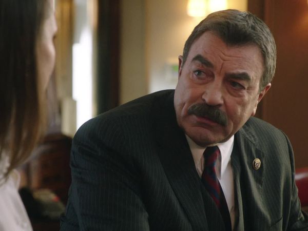 Blue Bloods (en español) - Las regals de la mafia