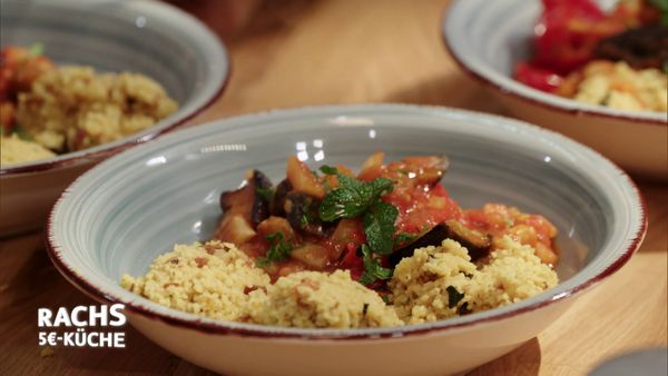 Rachs 5€-Küche - Geschmorte Aubergine mit Mandel-Couscous