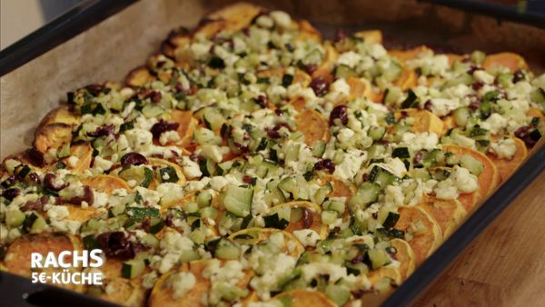 Rachs 5€-Küche - Überbackene Süßkartoffel mit Tomatensalat