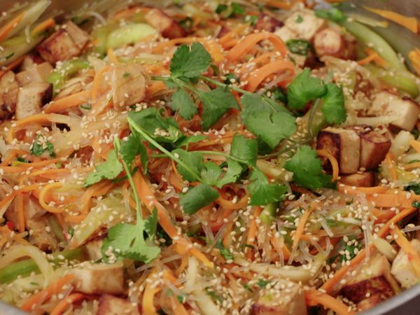 Rachs 5€-Küche - Glasnudeln mit mariniertem Tofu