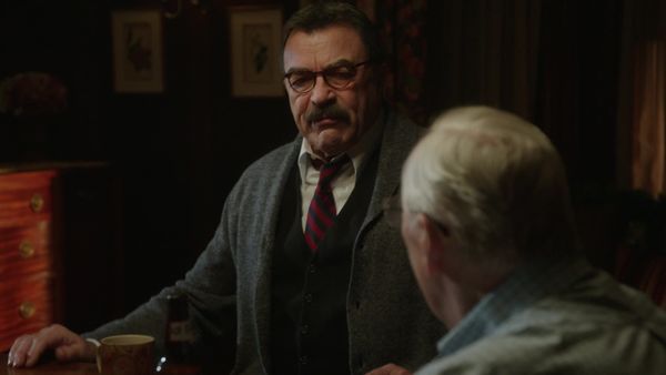 Blue Bloods (en español) - Quien se aleja