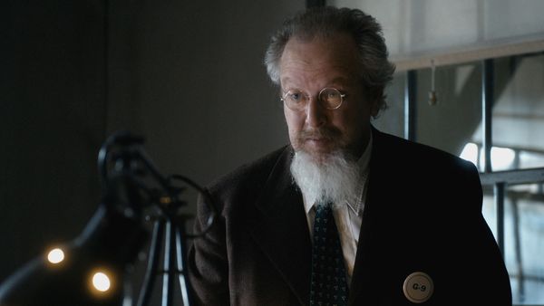 MANHATTAN - The Prisoner's Dilemma