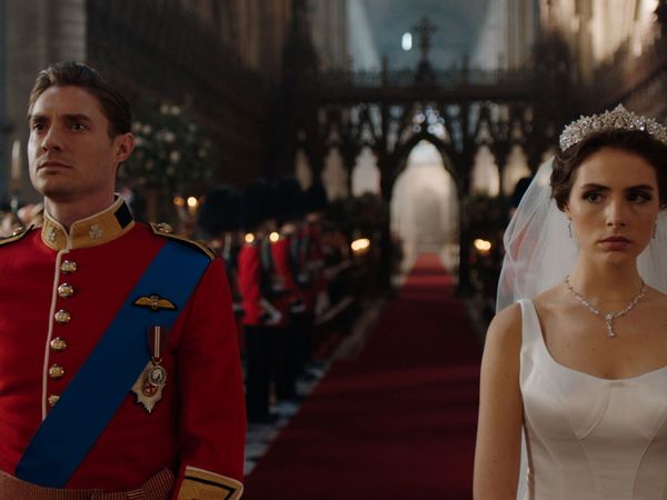The Royals - Con regocijo en el funeral y con cantos fúnebres en el matrimonio