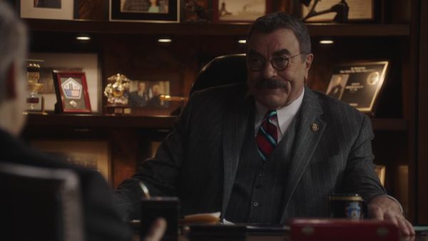 Blue Bloods (en español) - More Than Meets the Eye