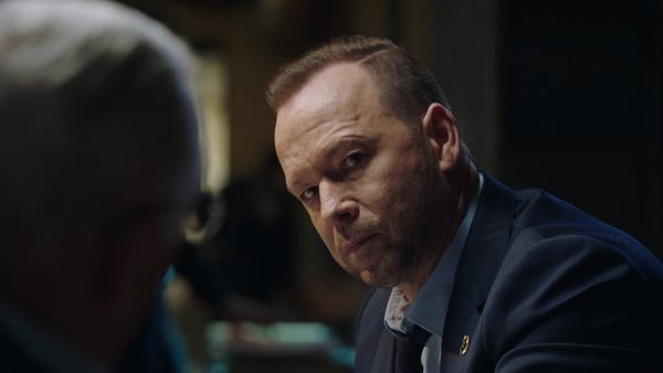Blue Bloods, en español - Amigos influyentes