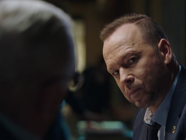 Blue Bloods, en español - Amigos influyentes