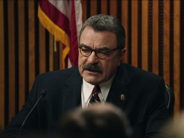 Blue Bloods (en español) - Niebla de guerra