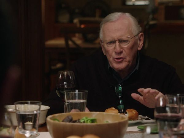 Blue Bloods (en español) - Inquieta es la cabeza