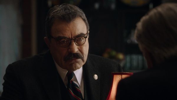 Blue Bloods (en español) - Por poco
