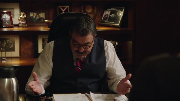 Blue Bloods (en español) - Buena puntería