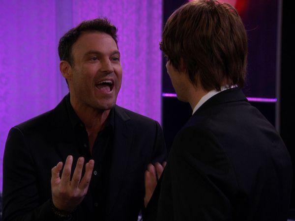 Anger Management - Charlie y Lacey se arriesgan