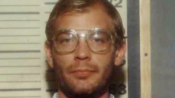 Jeffrey Dahmer: Asesino Canibal - Roots of Rage